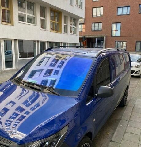 Синий Мерседес Вито, объемом двигателя 2.2 л и пробегом 270 тыс. км за 12216 $, фото 1 на Automoto.ua