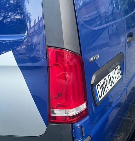 Синий Мерседес Вито, объемом двигателя 2.2 л и пробегом 270 тыс. км за 12216 $, фото 3 на Automoto.ua