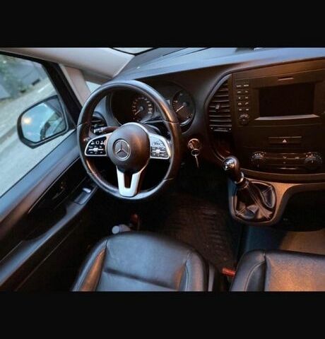 Синий Мерседес Вито, объемом двигателя 2.2 л и пробегом 270 тыс. км за 12216 $, фото 5 на Automoto.ua