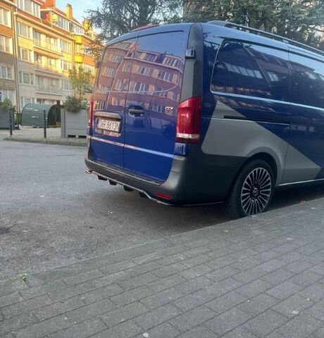 Синий Мерседес Вито, объемом двигателя 2.2 л и пробегом 270 тыс. км за 12216 $, фото 2 на Automoto.ua