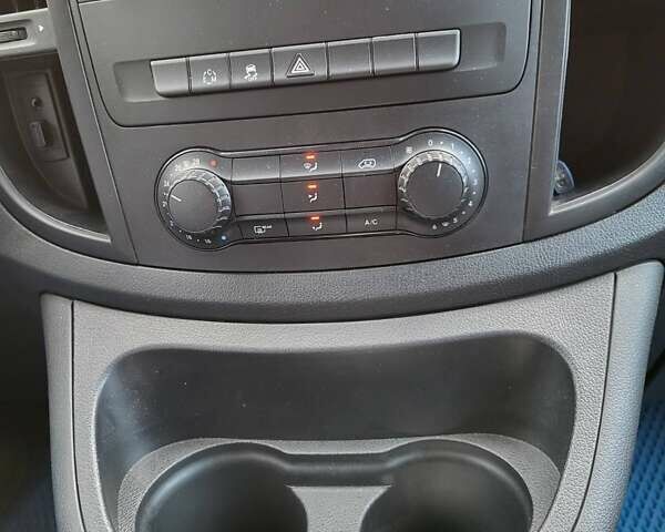 Синій Мерседес Віто, об'ємом двигуна 2.1 л та пробігом 260 тис. км за 19900 $, фото 2 на Automoto.ua