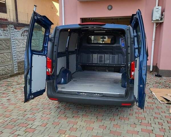 Синій Мерседес Віто, об'ємом двигуна 2.1 л та пробігом 260 тис. км за 19900 $, фото 4 на Automoto.ua