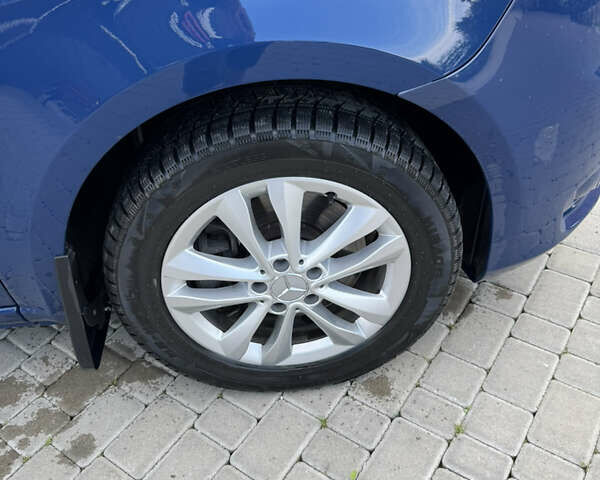 Синий Мерседес Вито, объемом двигателя 2.14 л и пробегом 29 тыс. км за 35000 $, фото 2 на Automoto.ua