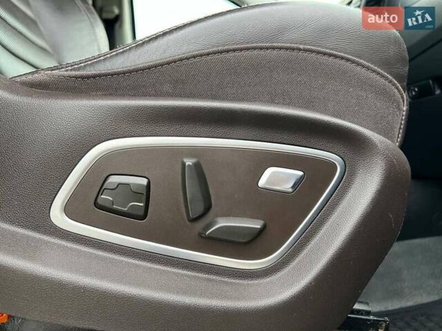 Синий Мерседес Вито, объемом двигателя 1.75 л и пробегом 195 тыс. км за 19400 $, фото 13 на Automoto.ua