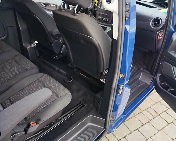 Синій Мерседес Віто, об'ємом двигуна 2.2 л та пробігом 200 тис. км за 33888 $, фото 84 на Automoto.ua