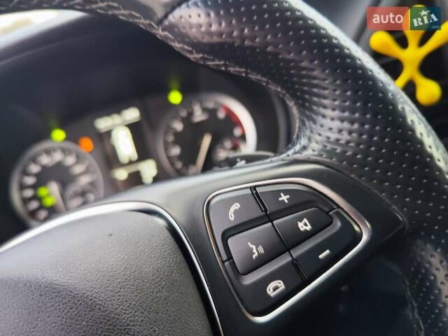 Синій Мерседес Віто, об'ємом двигуна 2.2 л та пробігом 200 тис. км за 33888 $, фото 57 на Automoto.ua