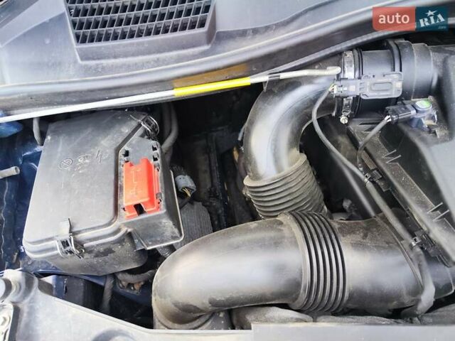 Синій Мерседес Віто, об'ємом двигуна 2.2 л та пробігом 200 тис. км за 33888 $, фото 29 на Automoto.ua