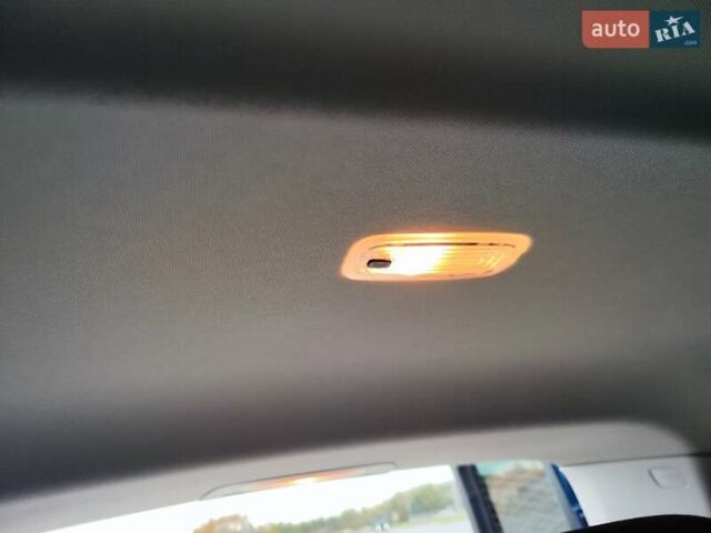 Синій Мерседес Віто, об'ємом двигуна 2.2 л та пробігом 200 тис. км за 33888 $, фото 99 на Automoto.ua