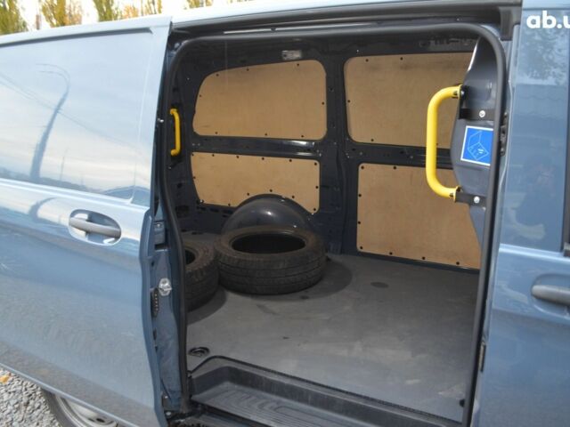 Синий Мерседес Вито, объемом двигателя 0 л и пробегом 38 тыс. км за 15000 $, фото 9 на Automoto.ua