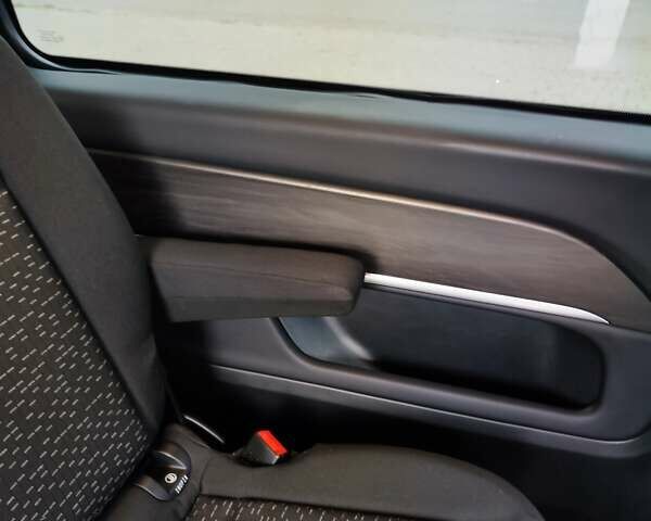 Синій Мерседес Віто, об'ємом двигуна 2.2 л та пробігом 200 тис. км за 33888 $, фото 86 на Automoto.ua