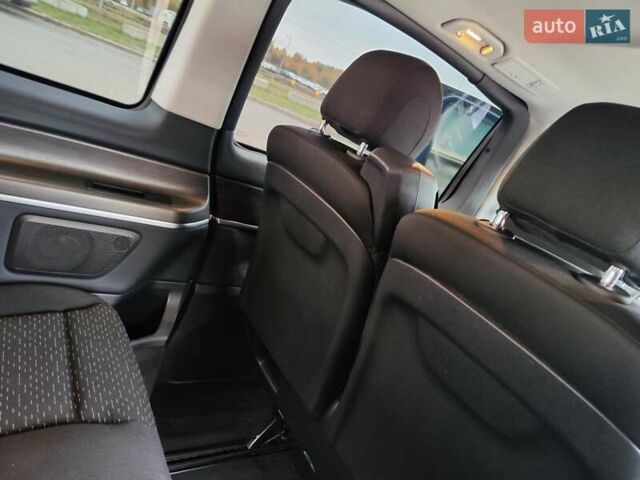 Синій Мерседес Віто, об'ємом двигуна 2.2 л та пробігом 200 тис. км за 33888 $, фото 104 на Automoto.ua