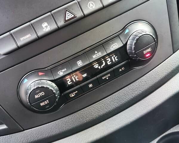 Синій Мерседес Віто, об'ємом двигуна 2.2 л та пробігом 200 тис. км за 33888 $, фото 51 на Automoto.ua