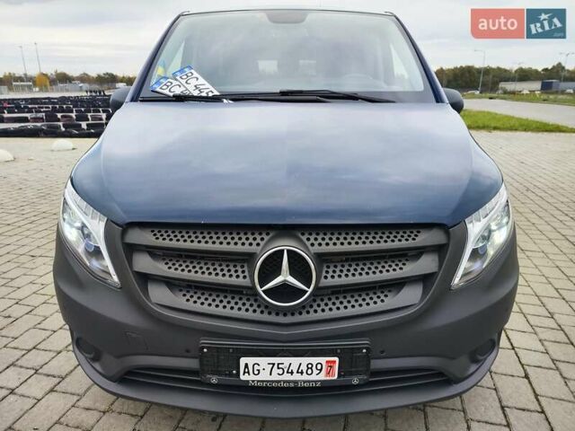 Синій Мерседес Віто, об'ємом двигуна 2.2 л та пробігом 200 тис. км за 33888 $, фото 25 на Automoto.ua