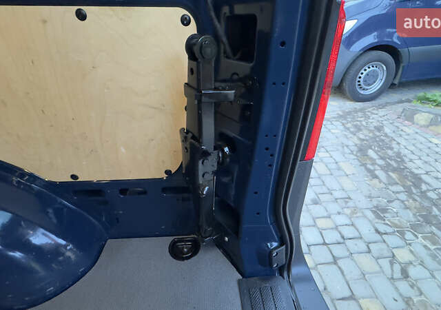 Синий Мерседес Вито, объемом двигателя 2.14 л и пробегом 297 тыс. км за 23150 $, фото 34 на Automoto.ua