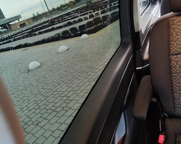 Синій Мерседес Віто, об'ємом двигуна 2.2 л та пробігом 200 тис. км за 33888 $, фото 83 на Automoto.ua