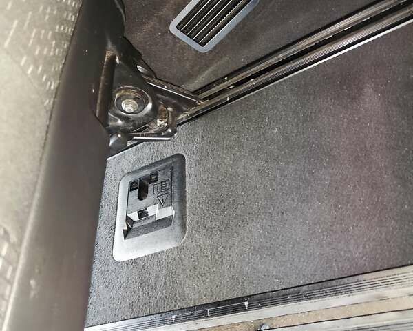 Синій Мерседес Віто, об'ємом двигуна 2.2 л та пробігом 200 тис. км за 33888 $, фото 92 на Automoto.ua