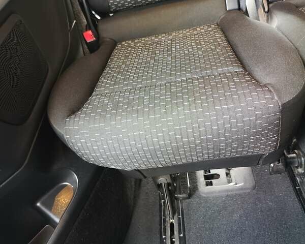 Синій Мерседес Віто, об'ємом двигуна 2.2 л та пробігом 200 тис. км за 33888 $, фото 107 на Automoto.ua