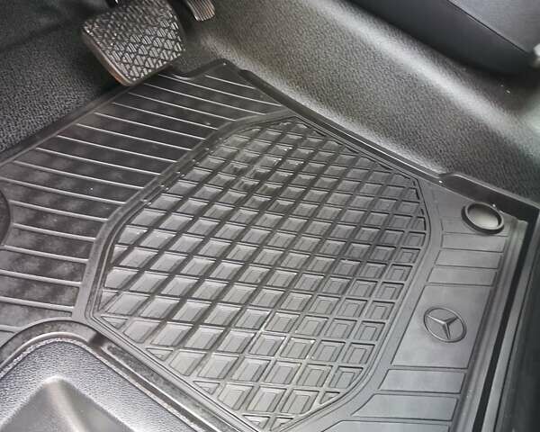 Синій Мерседес Віто, об'ємом двигуна 2.2 л та пробігом 200 тис. км за 33888 $, фото 64 на Automoto.ua