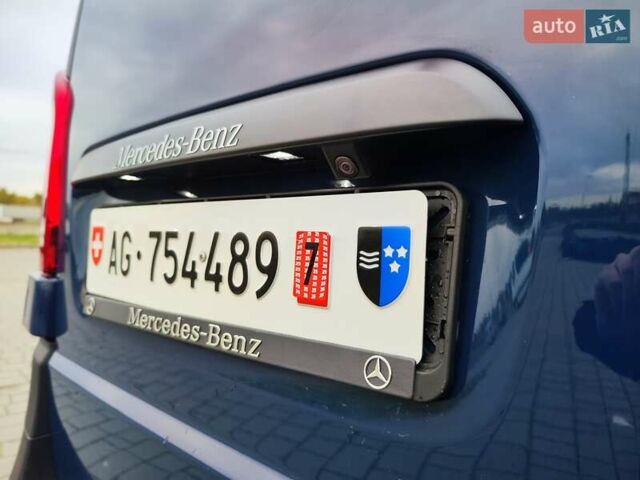 Синій Мерседес Віто, об'ємом двигуна 2.2 л та пробігом 200 тис. км за 33888 $, фото 14 на Automoto.ua