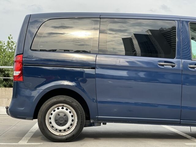 Синий Мерседес Вито, объемом двигателя 1.8 л и пробегом 195 тыс. км за 19900 $, фото 5 на Automoto.ua