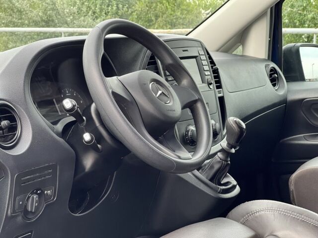 Синий Мерседес Вито, объемом двигателя 1.8 л и пробегом 195 тыс. км за 19900 $, фото 18 на Automoto.ua