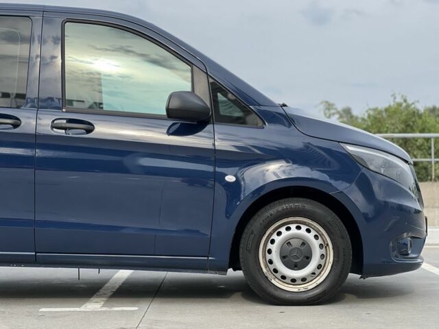 Синий Мерседес Вито, объемом двигателя 1.8 л и пробегом 195 тыс. км за 19900 $, фото 4 на Automoto.ua