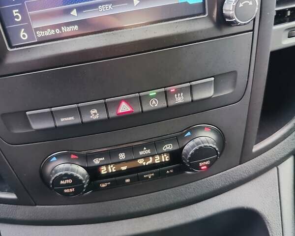 Синій Мерседес Віто, об'ємом двигуна 2.2 л та пробігом 200 тис. км за 33888 $, фото 50 на Automoto.ua