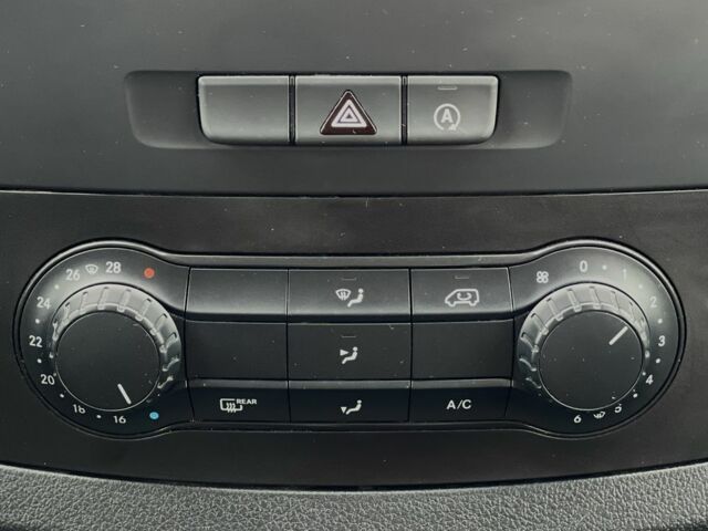 Синий Мерседес Вито, объемом двигателя 1.8 л и пробегом 195 тыс. км за 19900 $, фото 16 на Automoto.ua