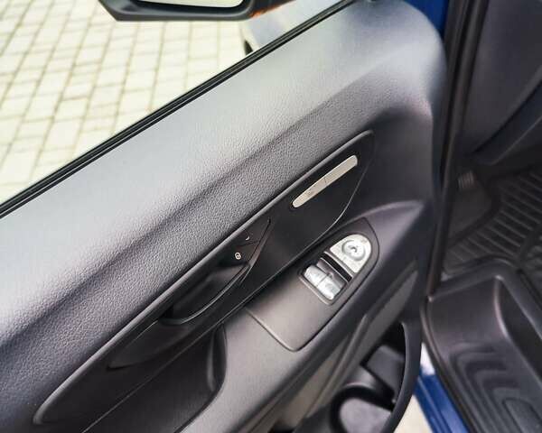 Синій Мерседес Віто, об'ємом двигуна 2.2 л та пробігом 200 тис. км за 33888 $, фото 69 на Automoto.ua