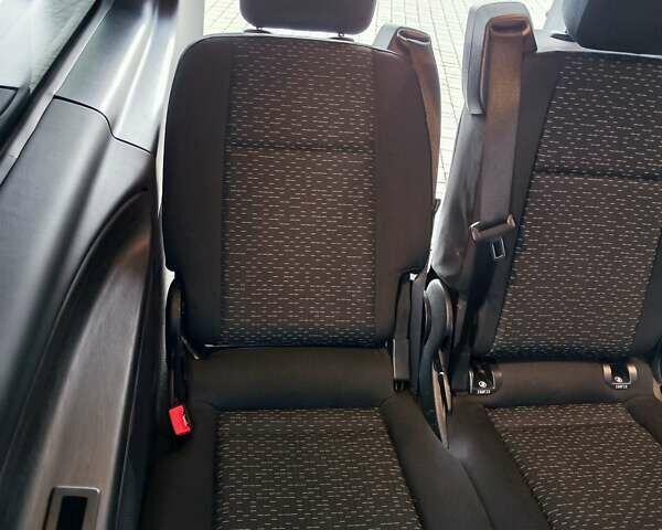 Синій Мерседес Віто, об'ємом двигуна 2.2 л та пробігом 200 тис. км за 33888 $, фото 97 на Automoto.ua