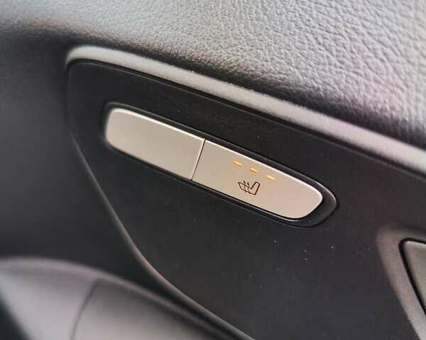 Синій Мерседес Віто, об'ємом двигуна 2.2 л та пробігом 200 тис. км за 33888 $, фото 75 на Automoto.ua