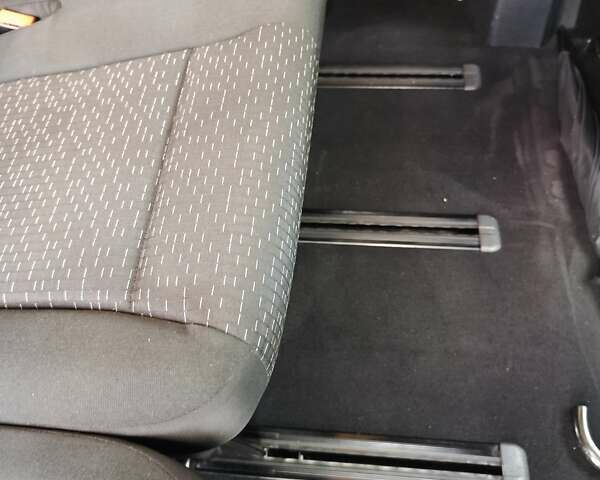 Синій Мерседес Віто, об'ємом двигуна 2.2 л та пробігом 200 тис. км за 33888 $, фото 85 на Automoto.ua