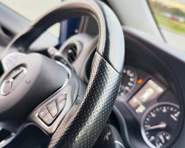 Синій Мерседес Віто, об'ємом двигуна 2.2 л та пробігом 200 тис. км за 33888 $, фото 56 на Automoto.ua