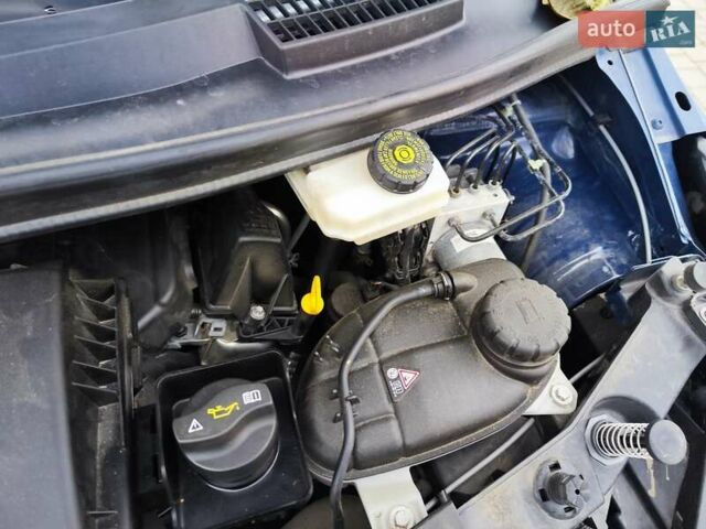 Синій Мерседес Віто, об'ємом двигуна 2.2 л та пробігом 200 тис. км за 33888 $, фото 30 на Automoto.ua