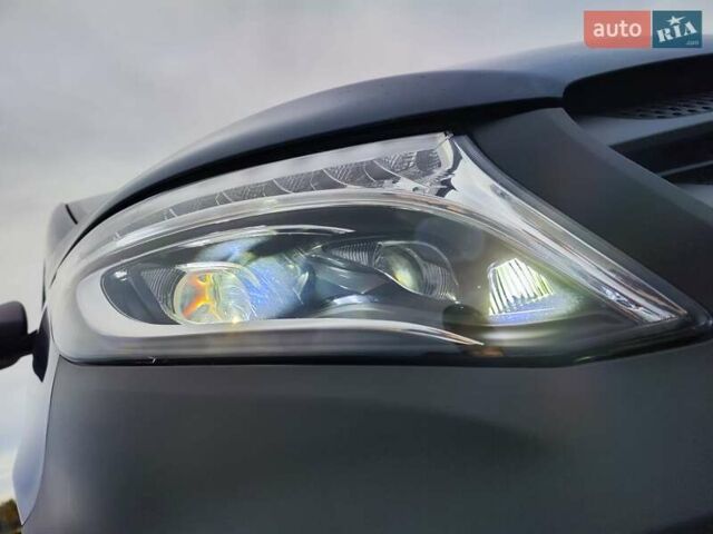 Синій Мерседес Віто, об'ємом двигуна 2.2 л та пробігом 200 тис. км за 33888 $, фото 7 на Automoto.ua