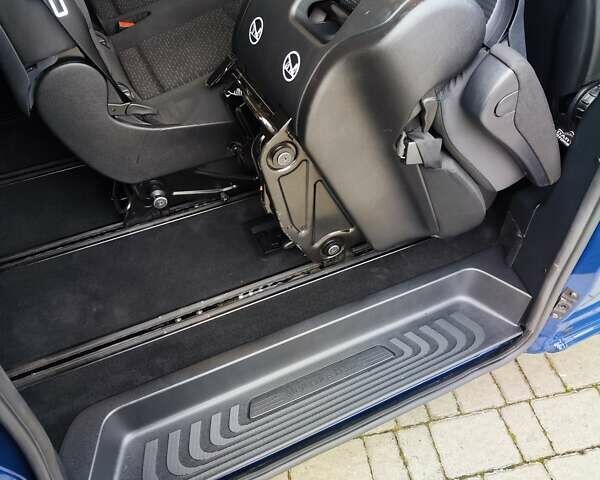 Синій Мерседес Віто, об'ємом двигуна 2.2 л та пробігом 200 тис. км за 33888 $, фото 89 на Automoto.ua