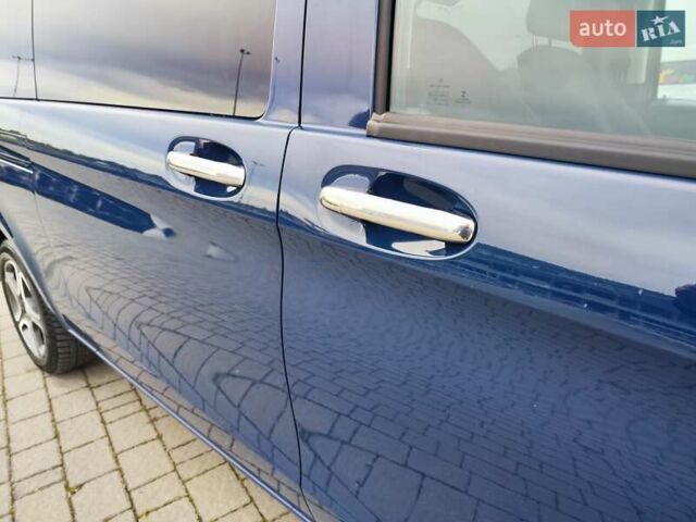 Синій Мерседес Віто, об'ємом двигуна 2.2 л та пробігом 200 тис. км за 33888 $, фото 11 на Automoto.ua