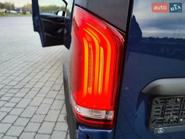 Синій Мерседес Віто, об'ємом двигуна 2.2 л та пробігом 200 тис. км за 33888 $, фото 32 на Automoto.ua