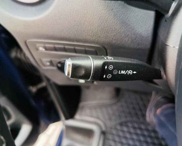 Синій Мерседес Віто, об'ємом двигуна 2.2 л та пробігом 200 тис. км за 33888 $, фото 46 на Automoto.ua