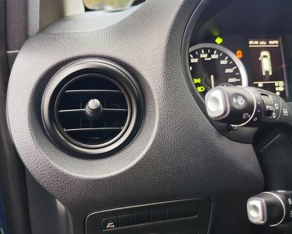 Синій Мерседес Віто, об'ємом двигуна 2.2 л та пробігом 200 тис. км за 33888 $, фото 60 на Automoto.ua