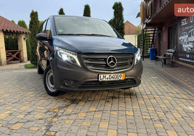 Синий Мерседес Вито, объемом двигателя 2.14 л и пробегом 297 тыс. км за 23150 $, фото 1 на Automoto.ua