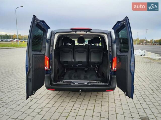 Синій Мерседес Віто, об'ємом двигуна 2.2 л та пробігом 200 тис. км за 33888 $, фото 2 на Automoto.ua