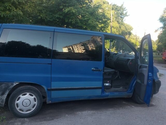 Синий Мерседес Вито, объемом двигателя 2.1 л и пробегом 339 тыс. км за 4500 $, фото 4 на Automoto.ua