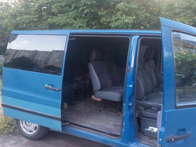 Синий Мерседес Вито, объемом двигателя 2.1 л и пробегом 339 тыс. км за 4500 $, фото 5 на Automoto.ua