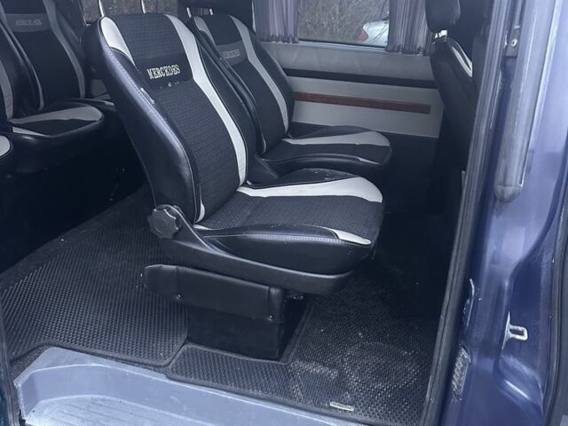 Синий Мерседес Вито, объемом двигателя 2.1 л и пробегом 300 тыс. км за 7500 $, фото 5 на Automoto.ua