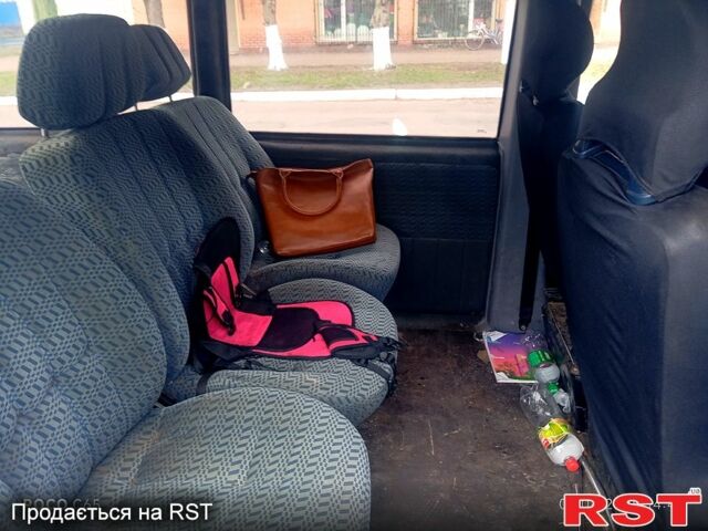 Синий Мерседес Вито, объемом двигателя 22 л и пробегом 250 тыс. км за 6500 $, фото 2 на Automoto.ua
