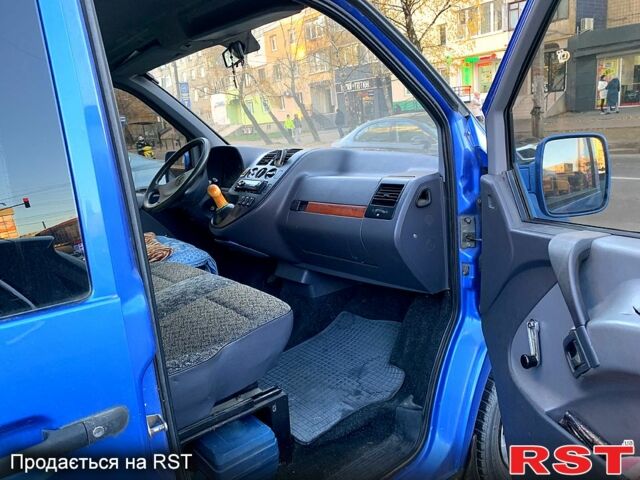 Синий Мерседес Вито, объемом двигателя 2.3 л и пробегом 157 тыс. км за 4000 $, фото 5 на Automoto.ua