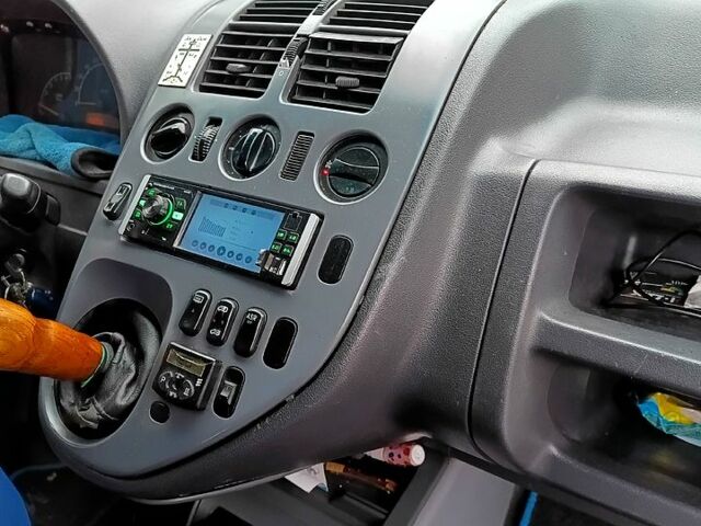 Синий Мерседес Вито, объемом двигателя 2.1 л и пробегом 35 тыс. км за 3300 $, фото 8 на Automoto.ua