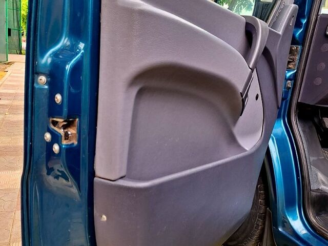Синій Мерседес Віто, об'ємом двигуна 2.2 л та пробігом 280 тис. км за 5850 $, фото 6 на Automoto.ua
