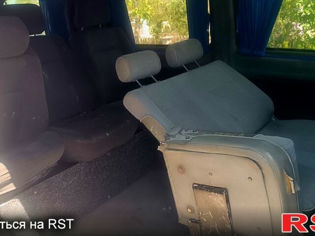 Синий Мерседес Вито, объемом двигателя 2.1 л и пробегом 300 тыс. км за 4600 $, фото 3 на Automoto.ua